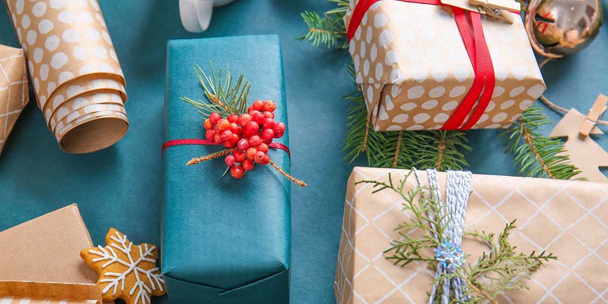 Weihnachtsgeschenke in blau und beige - Weihnachtsgrüße